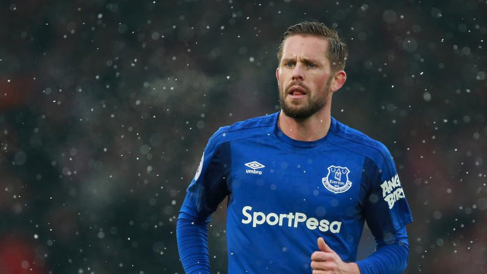 电竞赛场焦点！韩国队对阵阿根廷队，意外判罚引发热议，比赛氛围紧张