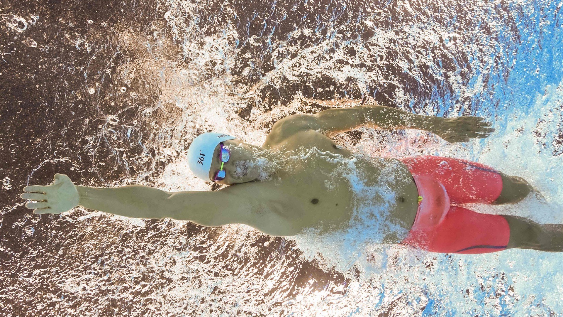 F1赛车赛场焦点！美国队对阵西班牙队，体能极限考验，赛场硬仗一触即发